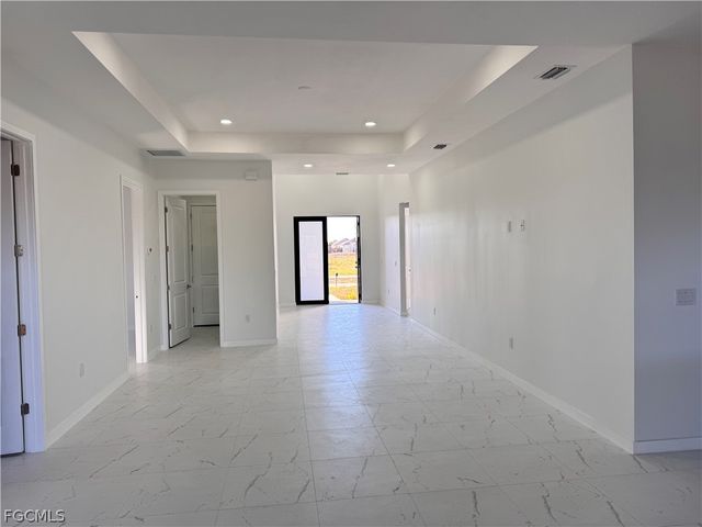 1027 Kismet PKWY W, Cape Coral, FL 33993