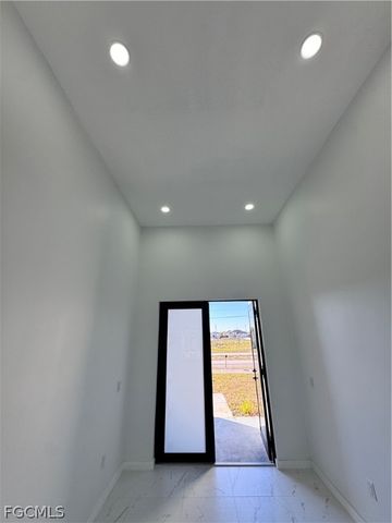 1027 Kismet PKWY W, Cape Coral, FL 33993