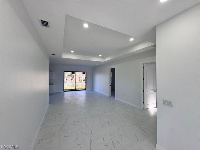 1027 Kismet PKWY W, Cape Coral, FL 33993