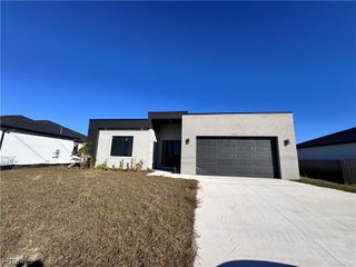 1027 Kismet PKWY W, Cape Coral, FL 33993