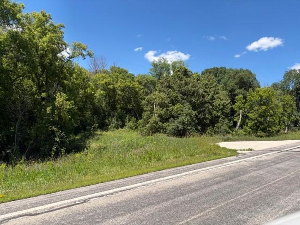 2835 Hadley Valley Road NE, Rochester, MN 55906