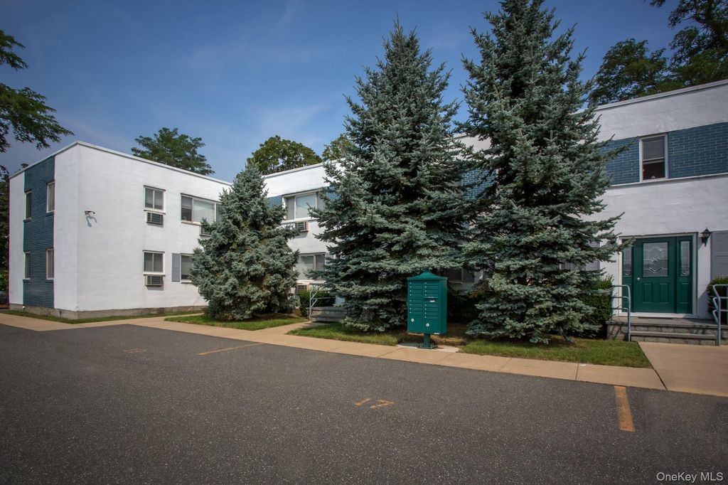 40 Broadway C1, Amityville, NY 11701