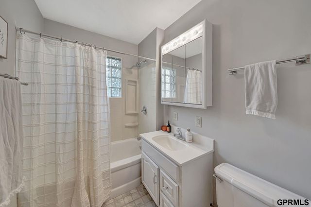 3720 S 54 Street, Lincoln, NE 68506