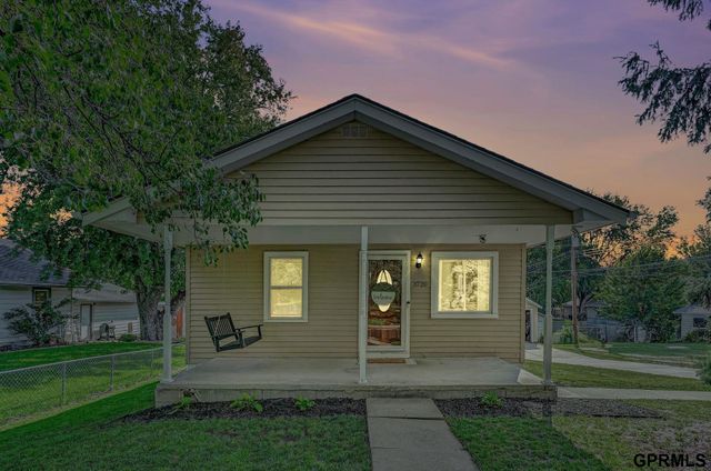 3720 S 54 Street, Lincoln, NE 68506