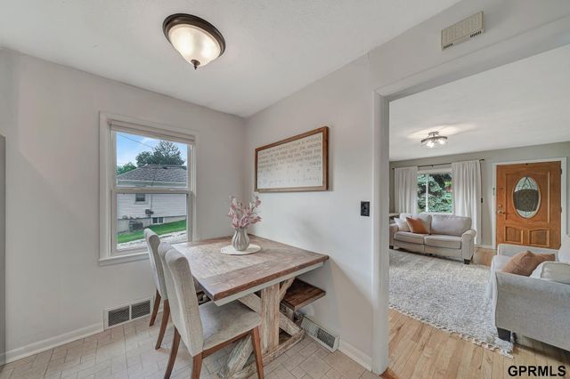 3720 S 54 Street, Lincoln, NE 68506