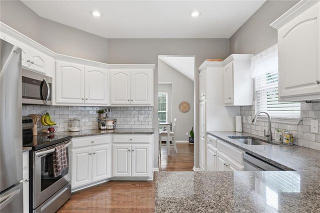 800 S Meadowbrook Street, Gardner, KS 66030