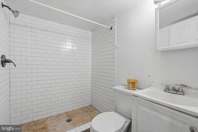 816 W ERIE AVE, Philadelphia, PA 19140