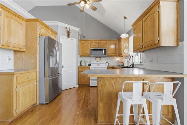 1829 White Tail Lane, Liberty, MO 64068