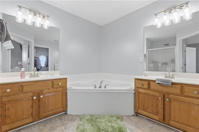 1829 White Tail Lane, Liberty, MO 64068