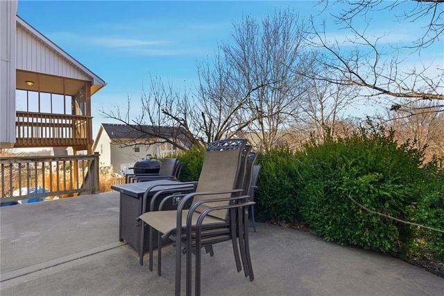 1829 White Tail Lane, Liberty, MO 64068