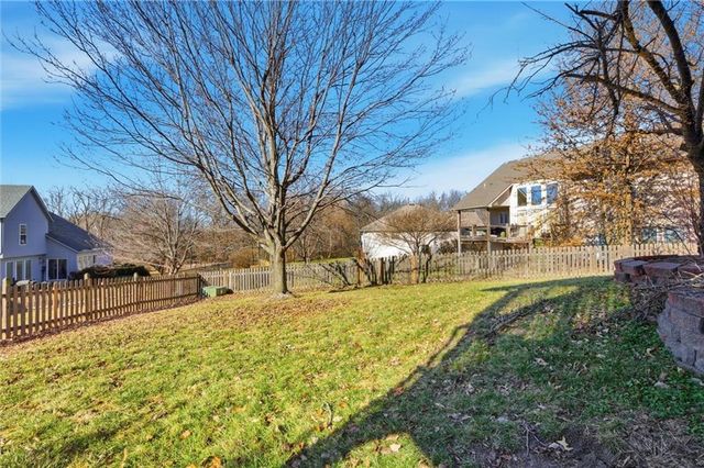 1829 White Tail Lane, Liberty, MO 64068