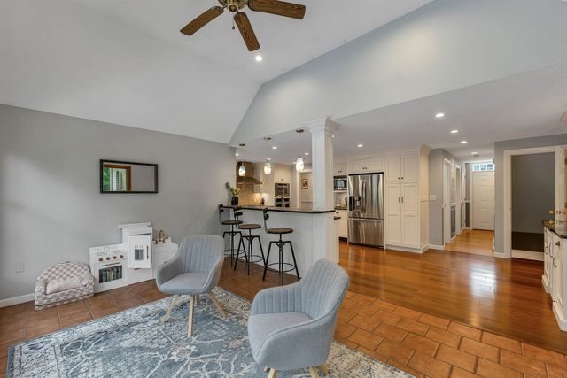 27 Oakmont Drive, Concord, NH 03301