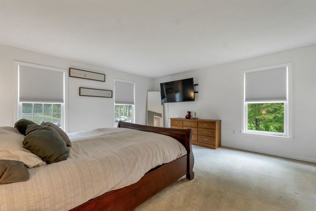 27 Oakmont Drive, Concord, NH 03301