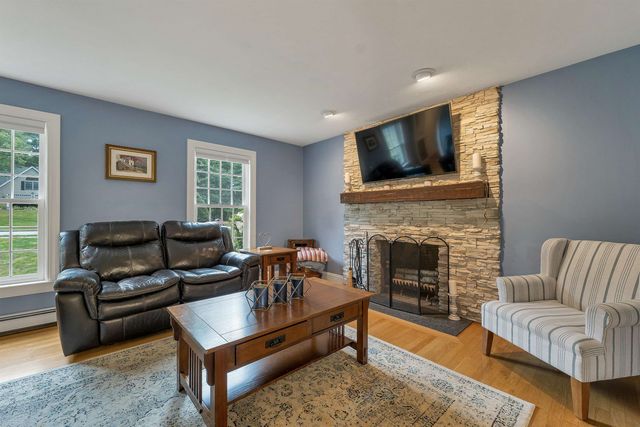 27 Oakmont Drive, Concord, NH 03301