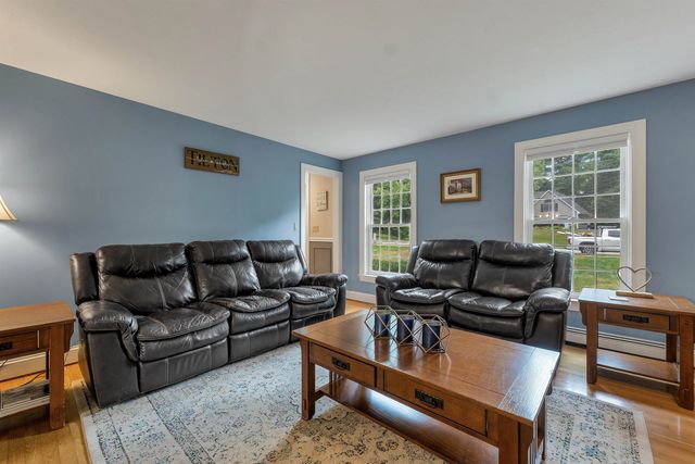 27 Oakmont Drive, Concord, NH 03301