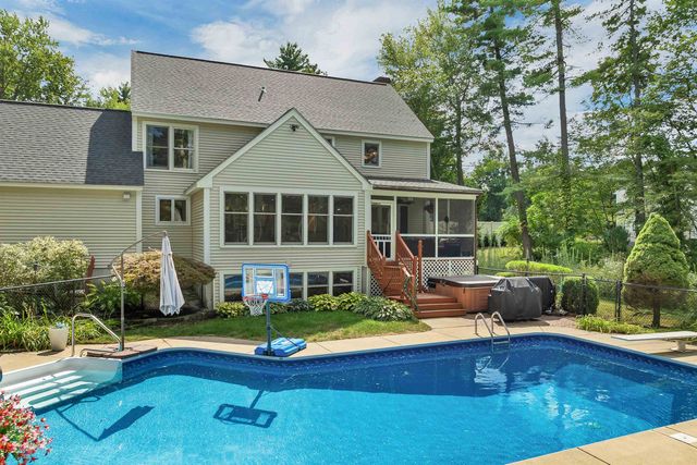 27 Oakmont Drive, Concord, NH 03301