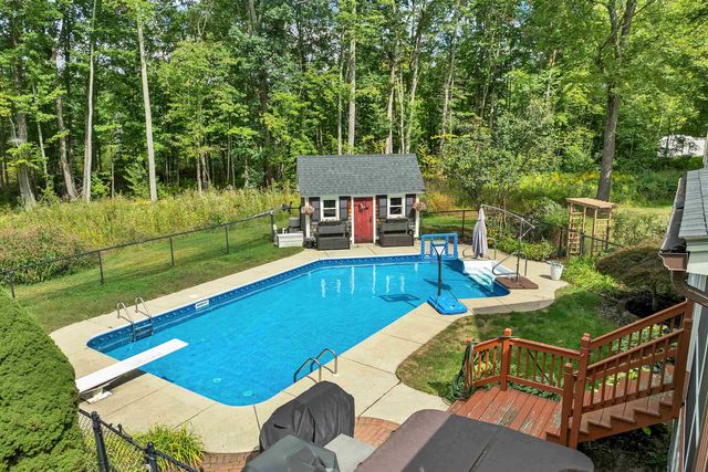 27 Oakmont Drive, Concord, NH 03301