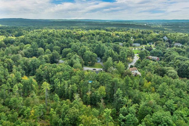 27 Oakmont Drive, Concord, NH 03301