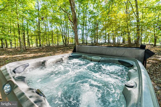 238 PONDS CT, Berkeley Springs, WV 25411
