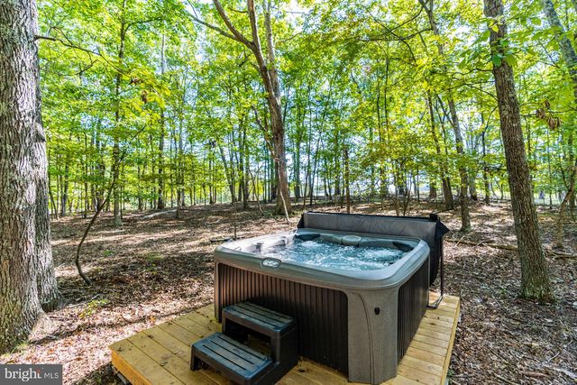 238 PONDS CT, Berkeley Springs, WV 25411