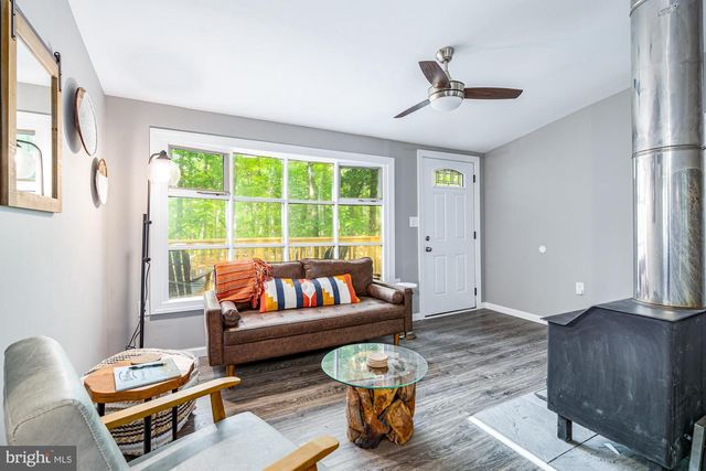 238 PONDS CT, Berkeley Springs, WV 25411