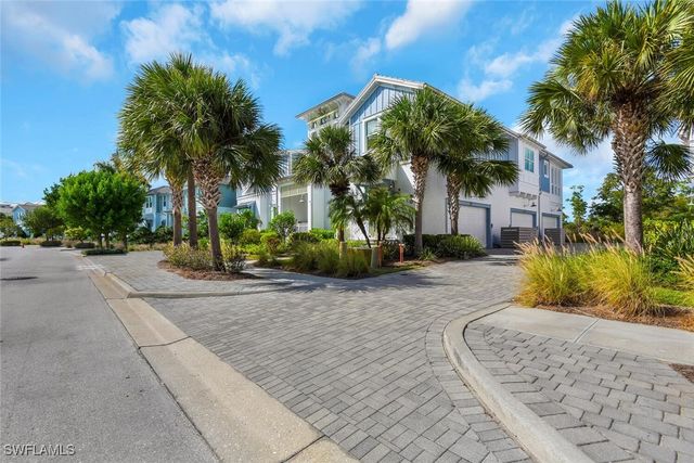 6561 Dominica DR 8-101, Naples, FL 34113