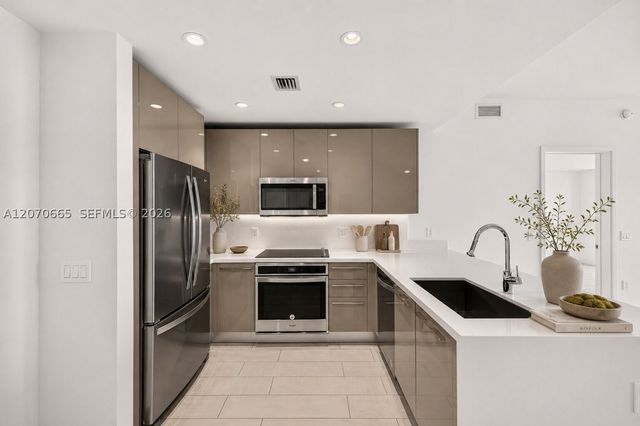 2000 Metropica Way 2111, Sunrise, FL 33323