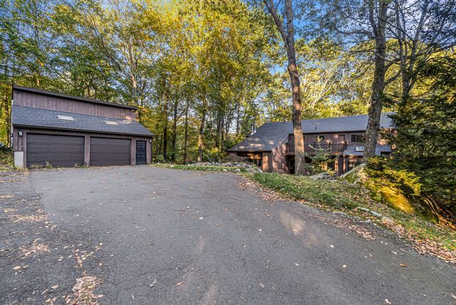 4 Old Gate Lane, Newtown, CT 06470