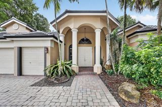 8106 N Savannah Circle, Davie, FL 33328