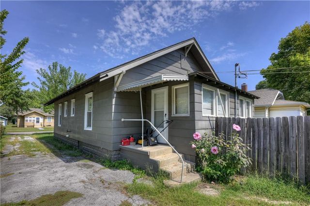 1310 E 7th Street, Pittsburg, KS 66762