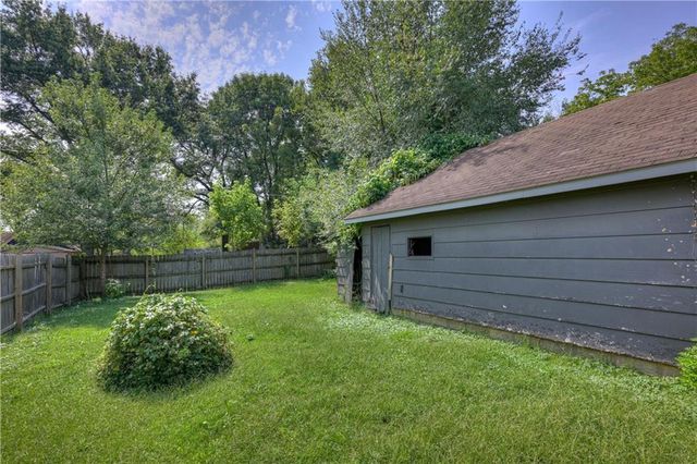 1310 E 7th Street, Pittsburg, KS 66762