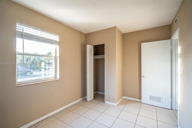 5196 NE 19th Ave, Pompano Beach, FL 33064