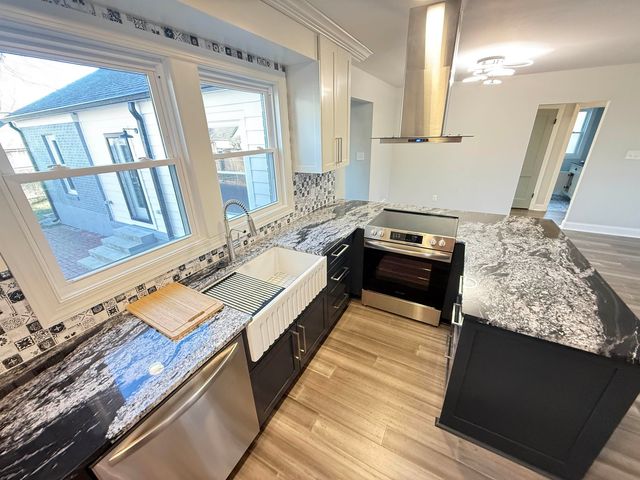 386 HOLMES CIR, Memphis, TN 38111