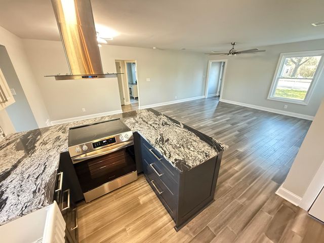 386 HOLMES CIR, Memphis, TN 38111