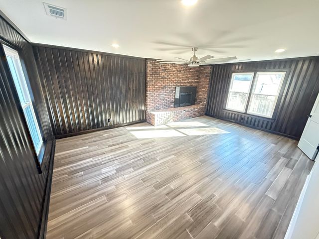 386 HOLMES CIR, Memphis, TN 38111