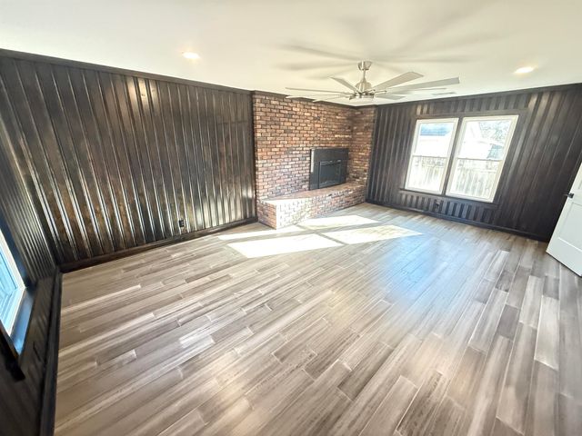 386 HOLMES CIR, Memphis, TN 38111