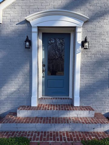 386 HOLMES CIR, Memphis, TN 38111