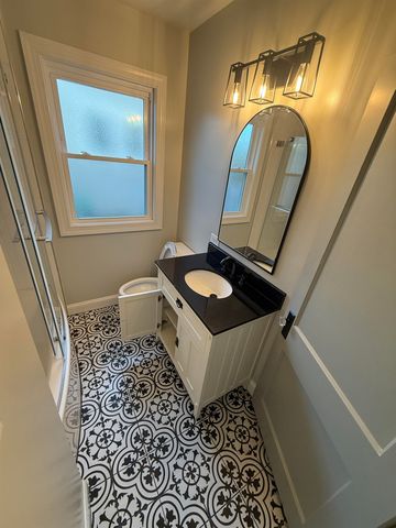 386 HOLMES CIR, Memphis, TN 38111