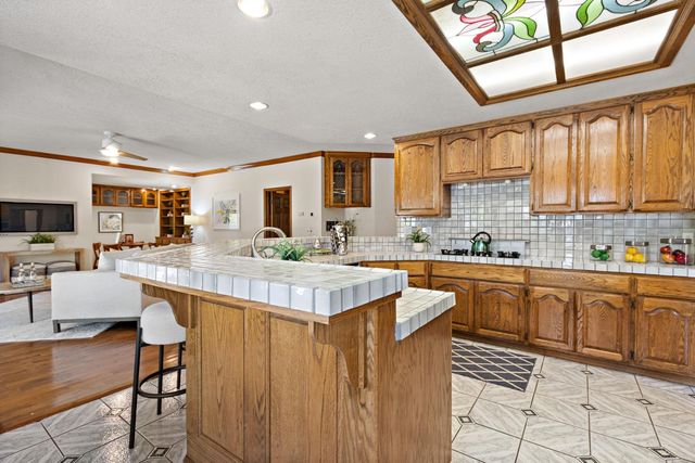 891 Shore Breeze Dr, Sacramento, CA 95831