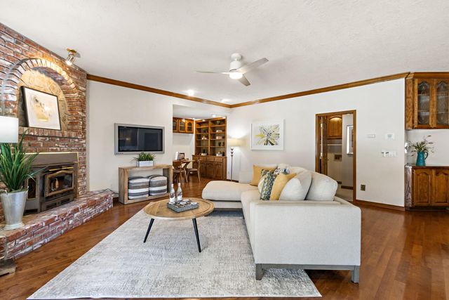 891 Shore Breeze Dr, Sacramento, CA 95831