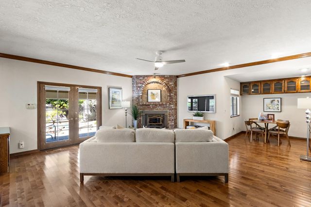 891 Shore Breeze Dr, Sacramento, CA 95831