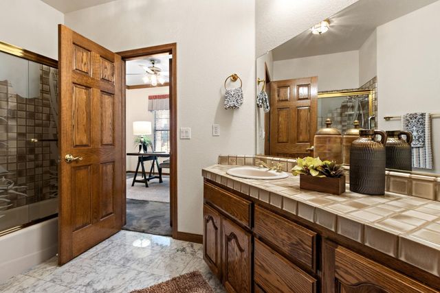 891 Shore Breeze Dr, Sacramento, CA 95831