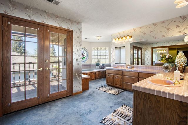 891 Shore Breeze Dr, Sacramento, CA 95831