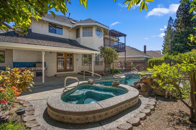 891 Shore Breeze Dr, Sacramento, CA 95831