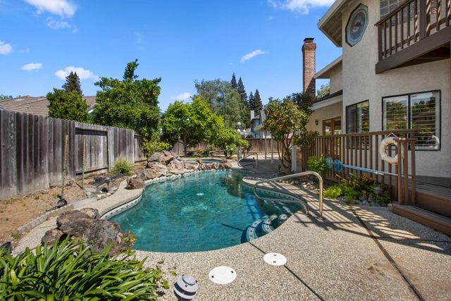 891 Shore Breeze Dr, Sacramento, CA 95831