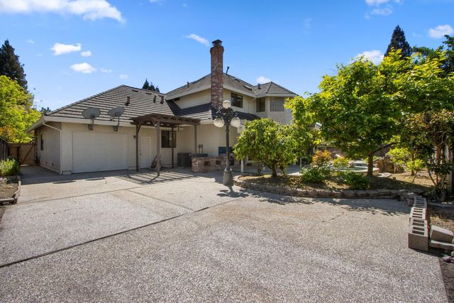 891 Shore Breeze Dr, Sacramento, CA 95831