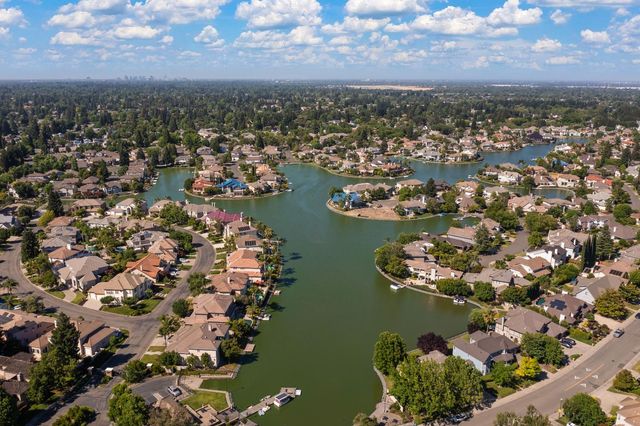 891 Shore Breeze Dr, Sacramento, CA 95831