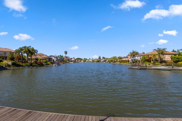 891 Shore Breeze Dr, Sacramento, CA 95831
