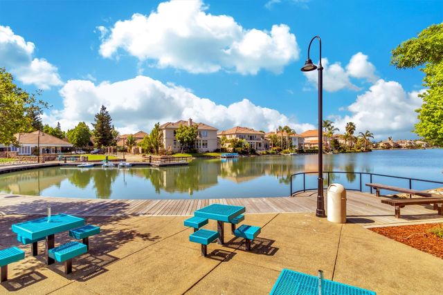 891 Shore Breeze Dr, Sacramento, CA 95831