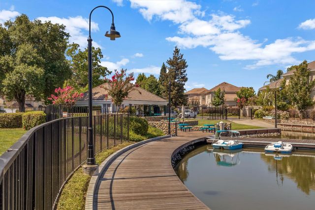 891 Shore Breeze Dr, Sacramento, CA 95831